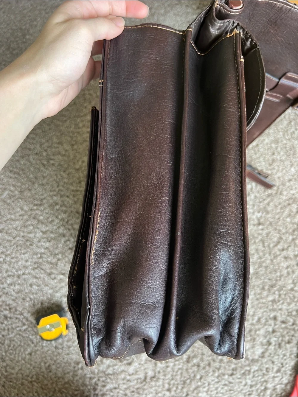 Kenneth Cole Reaction Colombian Leather Dowel Rod Portfolio With 15